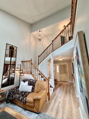 1353 Ridgefield Circle 1353, Carol Stream, IL 60188