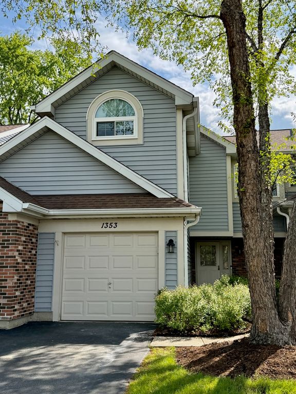 1353 Ridgefield Circle 1353, Carol Stream, IL 60188