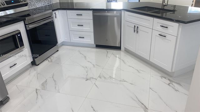 1198 SW Ingrassina Ave, Port St. Lucie, FL 34953