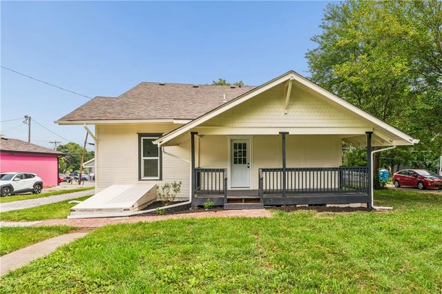 105 E Hale Street, Spring Hill, KS 66083