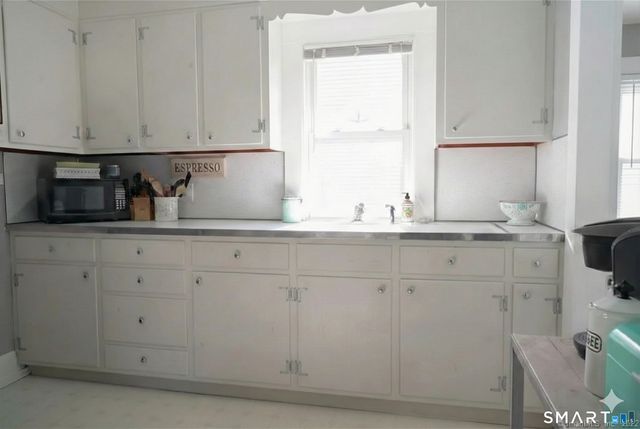 17 Lincoln Avenue, Milford, CT 06460