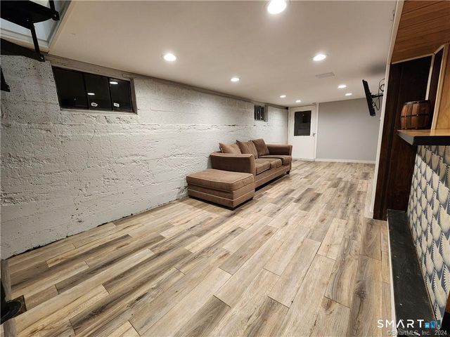 17 Lincoln Avenue, Milford, CT 06460