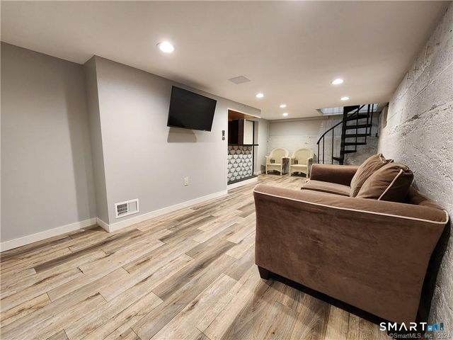 17 Lincoln Avenue, Milford, CT 06460