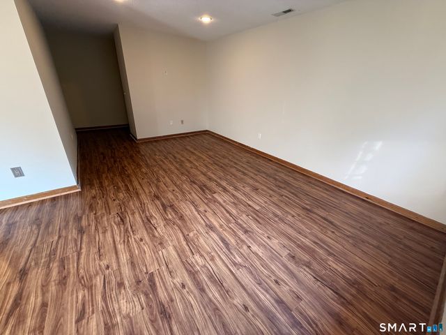 166 Old Brookfield Road 1 5, Danbury, CT 06811