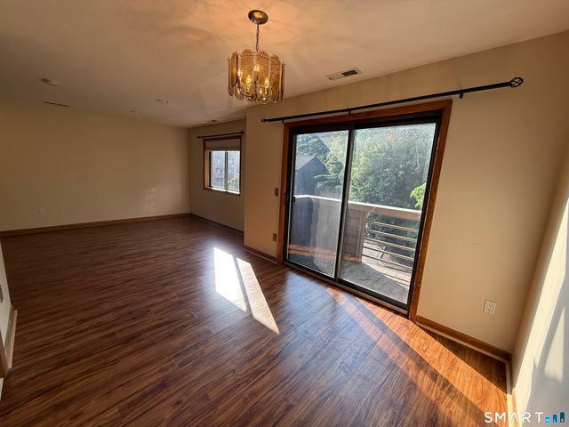 166 Old Brookfield Road 1 5, Danbury, CT 06811