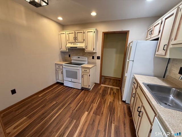 166 Old Brookfield Road 1 5, Danbury, CT 06811