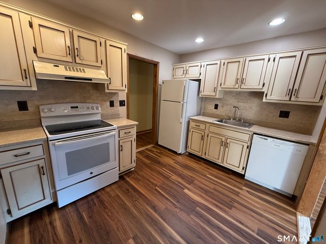 166 Old Brookfield Road 1 5, Danbury, CT 06811