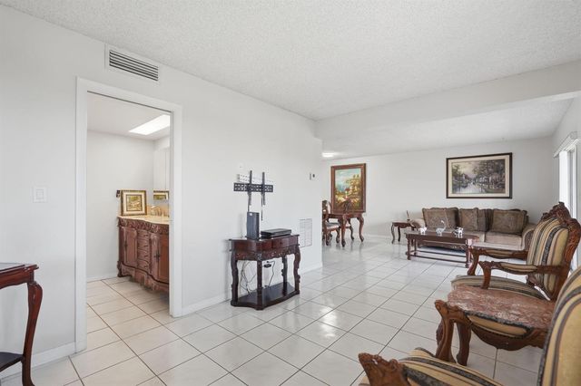 2606 Garden Drive S 305, Lake Worth, FL 33461