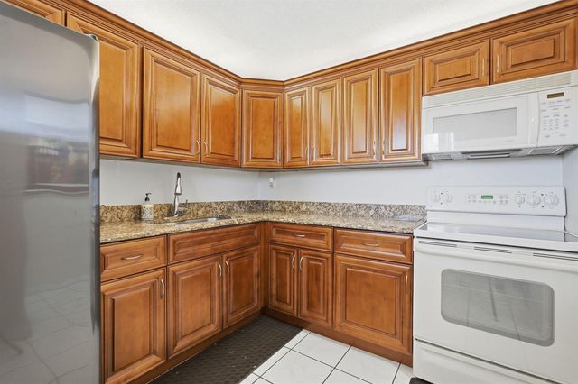2606 Garden Drive S 305, Lake Worth, FL 33461