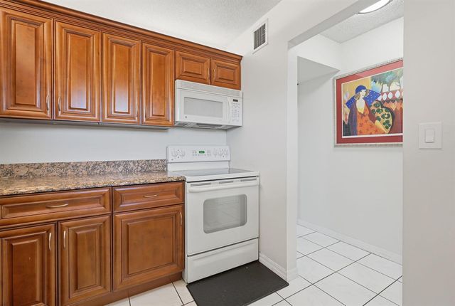 2606 Garden Drive S 305, Lake Worth, FL 33461