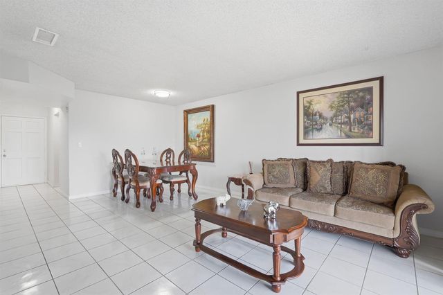 2606 Garden Drive S 305, Lake Worth, FL 33461