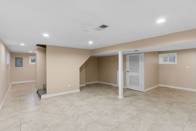 5345 N Neva Avenue, Chicago, IL 60656