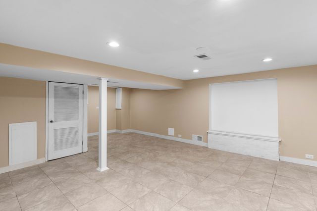 5345 N Neva Avenue, Chicago, IL 60656