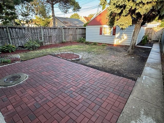 5345 N Neva Avenue, Chicago, IL 60656