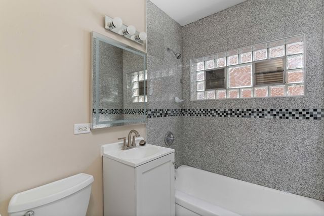 5345 N Neva Avenue, Chicago, IL 60656