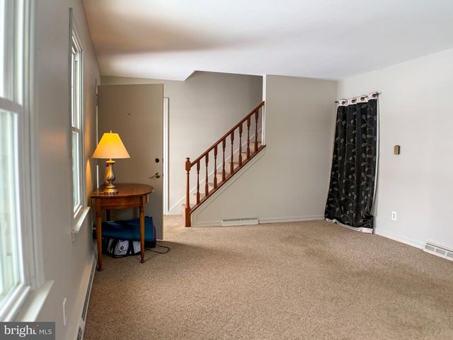 9 LENKER AVE, Selinsgrove, PA 17870