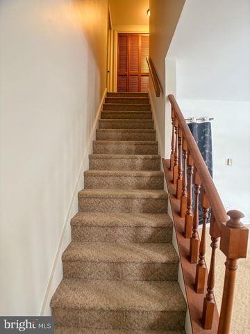 9 LENKER AVE, Selinsgrove, PA 17870