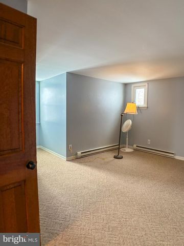 9 LENKER AVE, Selinsgrove, PA 17870