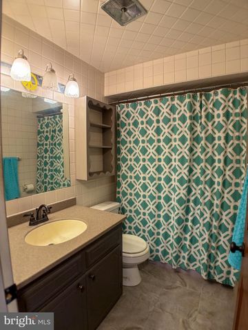 9 LENKER AVE, Selinsgrove, PA 17870