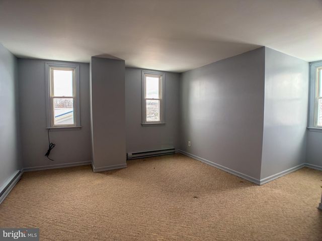 9 LENKER AVE, Selinsgrove, PA 17870