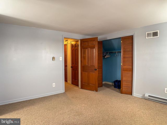 9 LENKER AVE, Selinsgrove, PA 17870