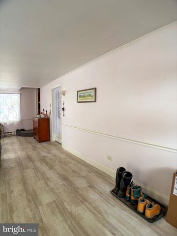 9 LENKER AVE, Selinsgrove, PA 17870