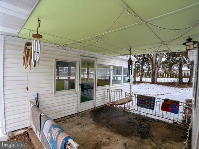 9 LENKER AVE, Selinsgrove, PA 17870