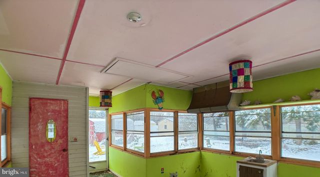 9 LENKER AVE, Selinsgrove, PA 17870