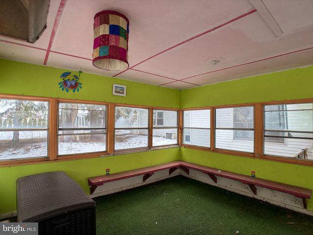 9 LENKER AVE, Selinsgrove, PA 17870