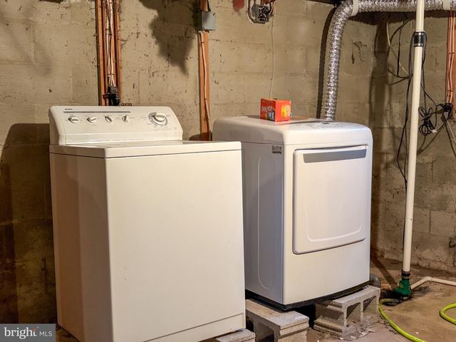 9 LENKER AVE, Selinsgrove, PA 17870