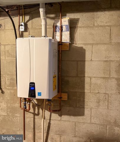 9 LENKER AVE, Selinsgrove, PA 17870