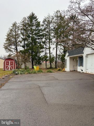 9 LENKER AVE, Selinsgrove, PA 17870