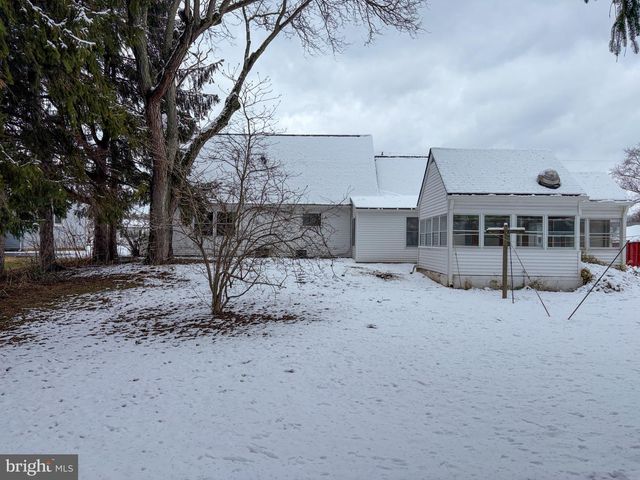 9 LENKER AVE, Selinsgrove, PA 17870