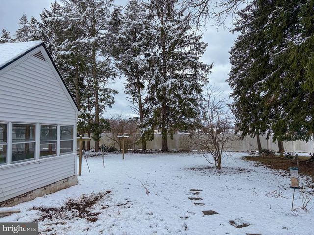 9 LENKER AVE, Selinsgrove, PA 17870