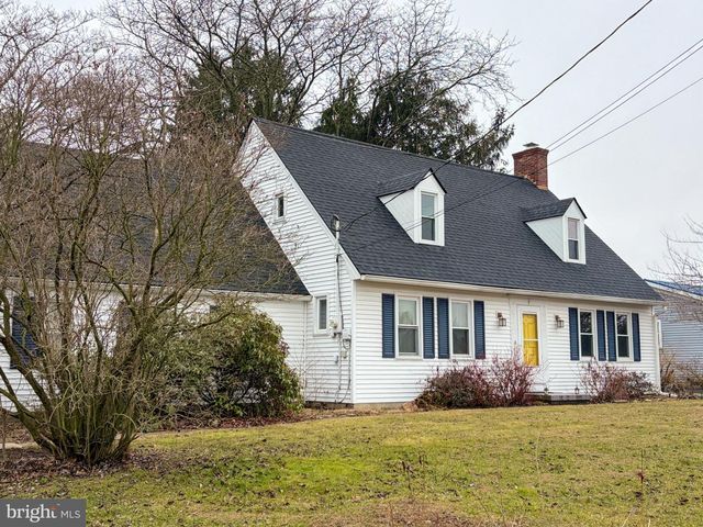 9 LENKER AVE, Selinsgrove, PA 17870