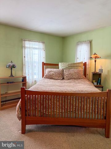 9 LENKER AVE, Selinsgrove, PA 17870