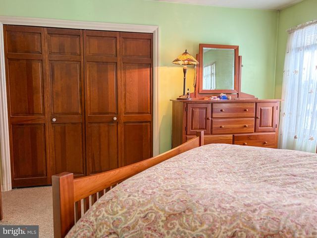 9 LENKER AVE, Selinsgrove, PA 17870