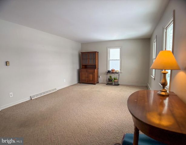 9 LENKER AVE, Selinsgrove, PA 17870