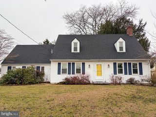 9 LENKER AVE, Selinsgrove, PA 17870