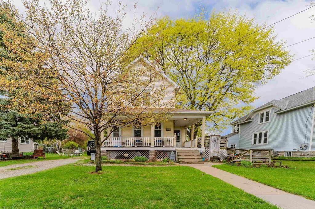 332 ROSALIA STREET, Oshkosh, WI 54901