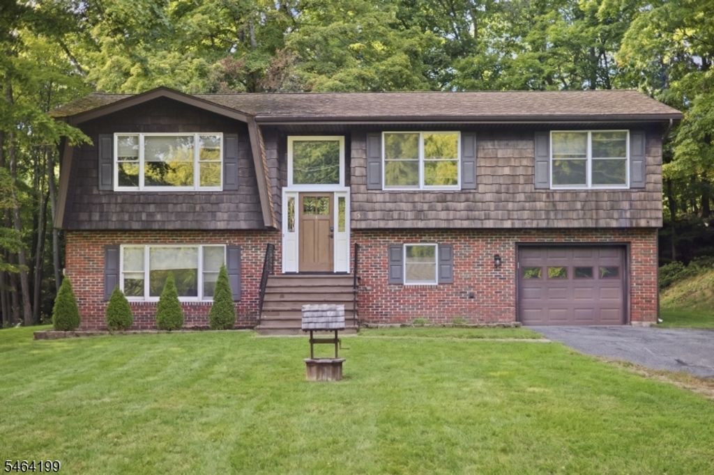 52 Lounsberry Hollow Rd, Vernon Twp., NJ 07461 — exterior