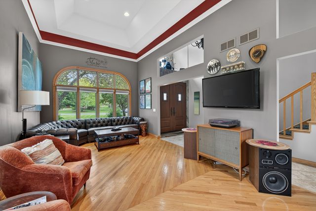 4N428 KINGSWOOD Court, Wayne, IL 60184