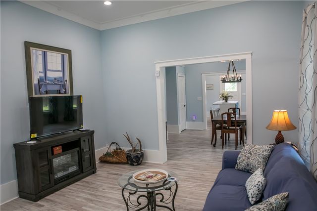 637 North Washington Street, La Grange, TX 78945