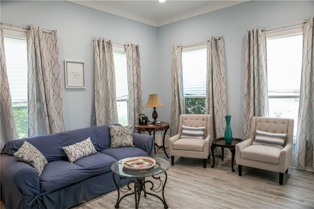 637 North Washington Street, La Grange, TX 78945