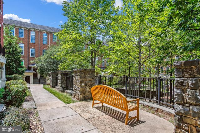 4479-B BEACON GROVE CIR, Fairfax, VA 22033