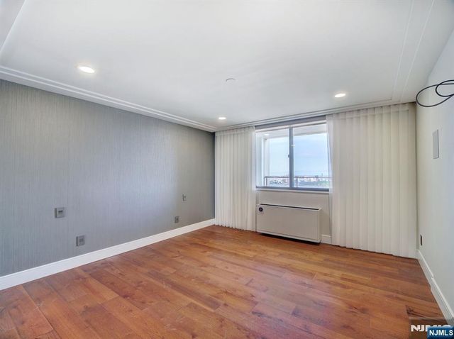 250 Gorge Road 29L, Cliffside Park, NJ 07010