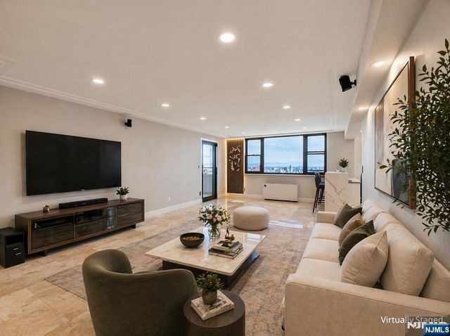 250 Gorge Road 29L, Cliffside Park, NJ 07010