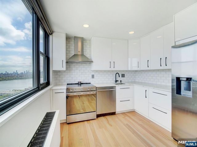 250 Gorge Road 29L, Cliffside Park, NJ 07010