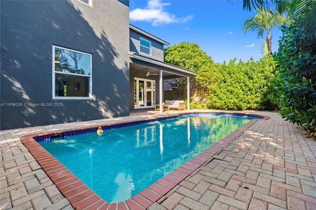 9777 SW 161st Pl, Miami, FL 33196