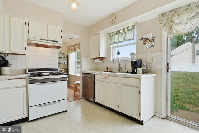 2028 CHATHAM DR, Bensalem, PA 19020